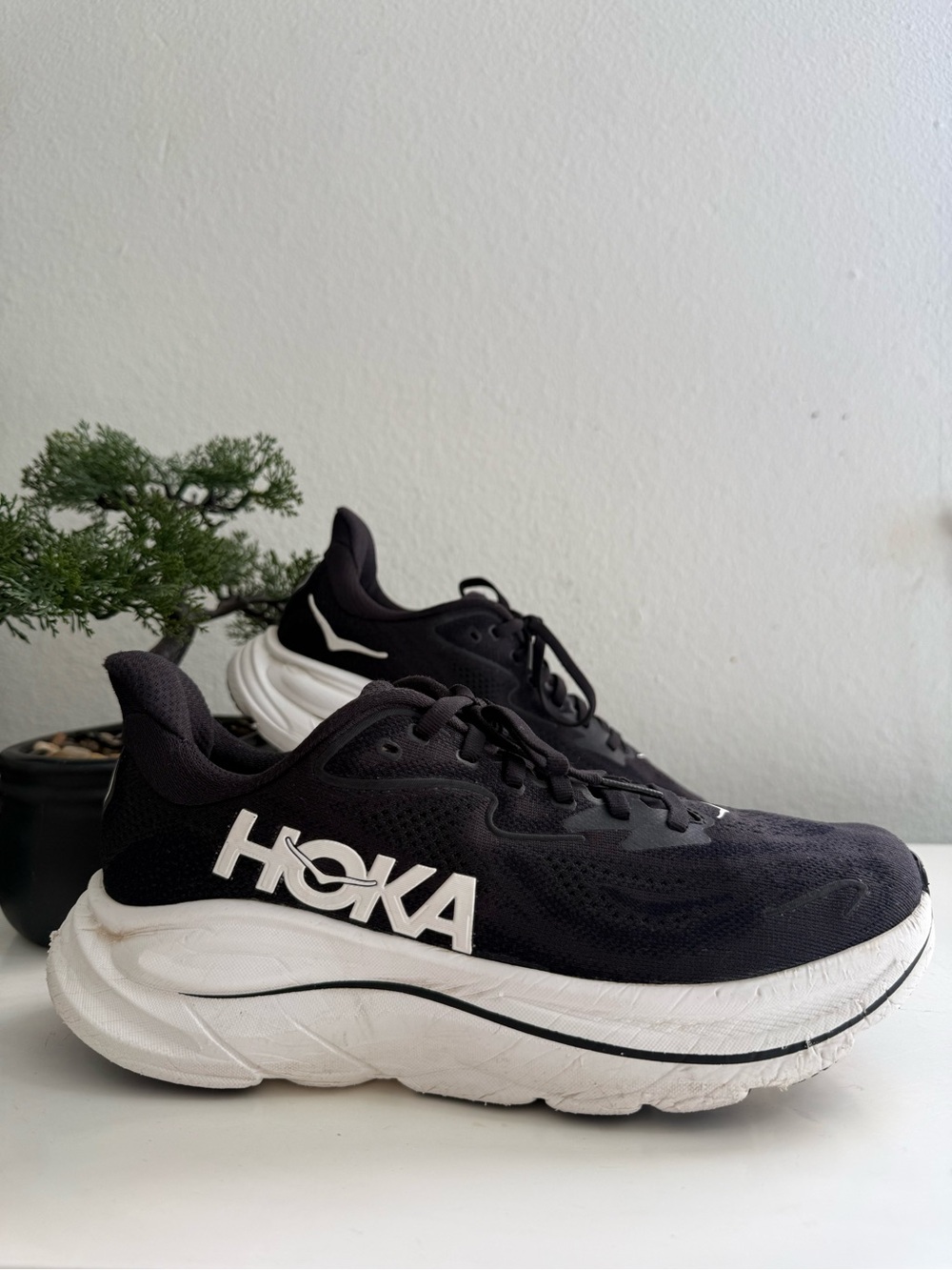 Hoka clifton 10 Women size 8.5 Black and White Running Shoes